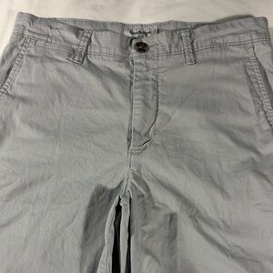 Goodfellow mens light grey Linden flat front 10" chino shorts - size 28